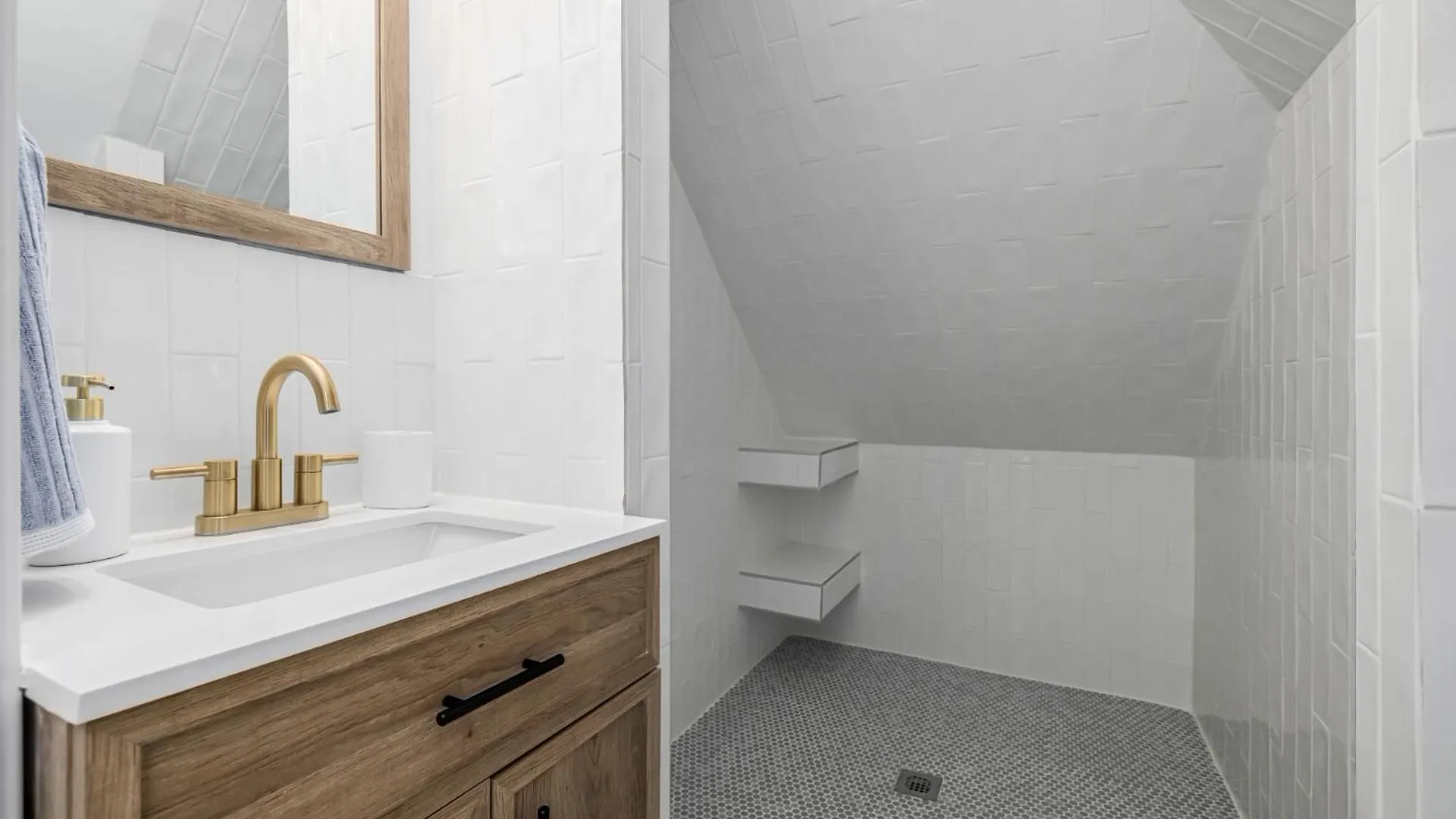 Great Remodeled Denver Bungalow 0*,